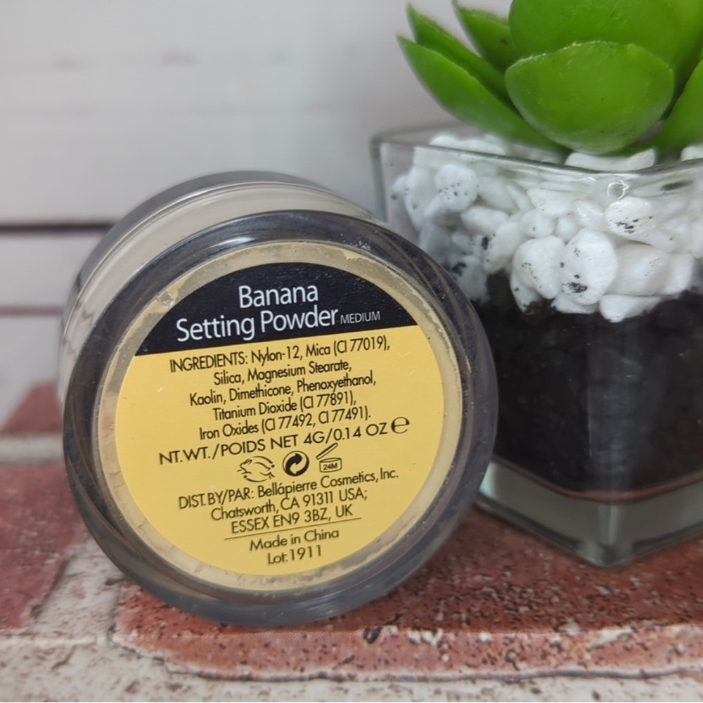 Banana Setting Powder Medium - Picture 3 of 5